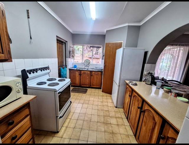 3 BEDROOM HOUSE FOR SALE IN THE ORCHARDS